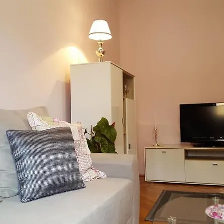 Apartment Mira